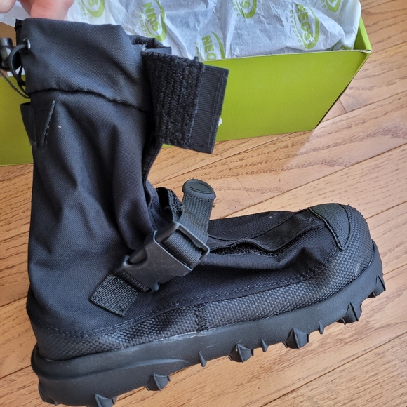 NWT Neos Voyager Stabilicer Waterproof Overshoes Boots Snow Ice Grip Black XS - Picture 2 of 13